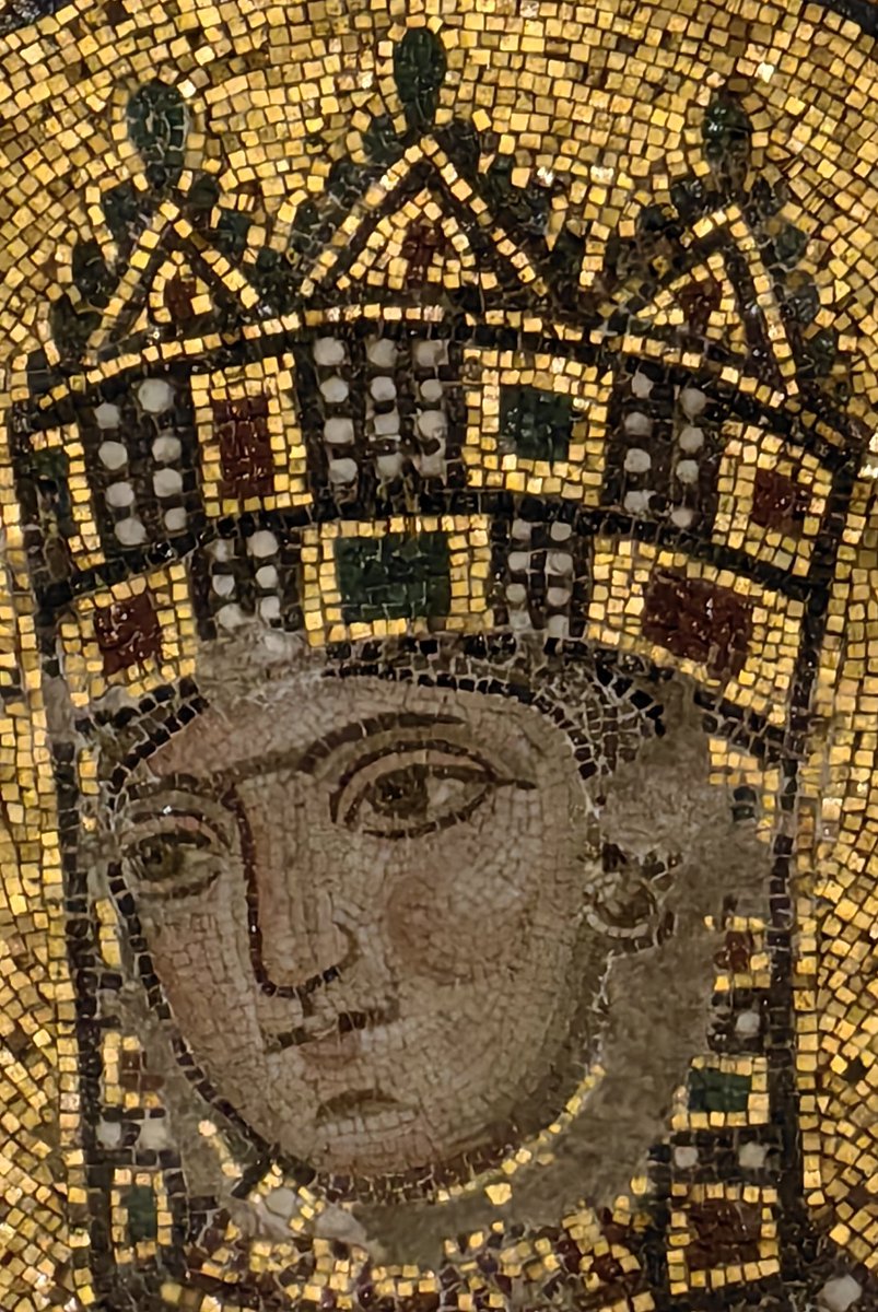 thehiddenfaceof's tweet photo. Crowns of Eastern Roman Emperors and Empresses in the mosaics of Hagia Sophia (11th and 12th century) https://t.co/aeyiaVicC8
