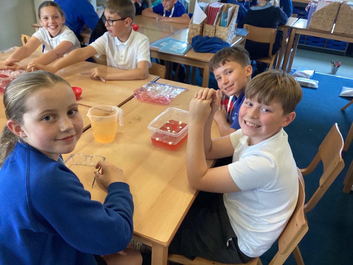 JCAWakefield's tweet image. Year 6 have enjoyed investigating the components that make up our blood and the different functions they have. #circulatorysystem #workingscientifically ⁦@JCA_Science⁩