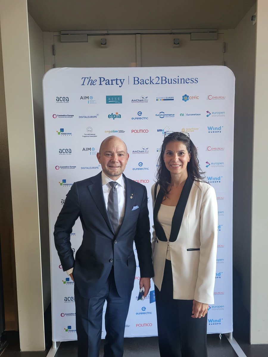 SMEunited's tweet photo. The #EUBack2Business reception is underway in Brussels at Royal Belgian Institute of Natural Sciences! 

An evening of exchange and networking at the start of the political year. https://t.co/18Uq6CohEn