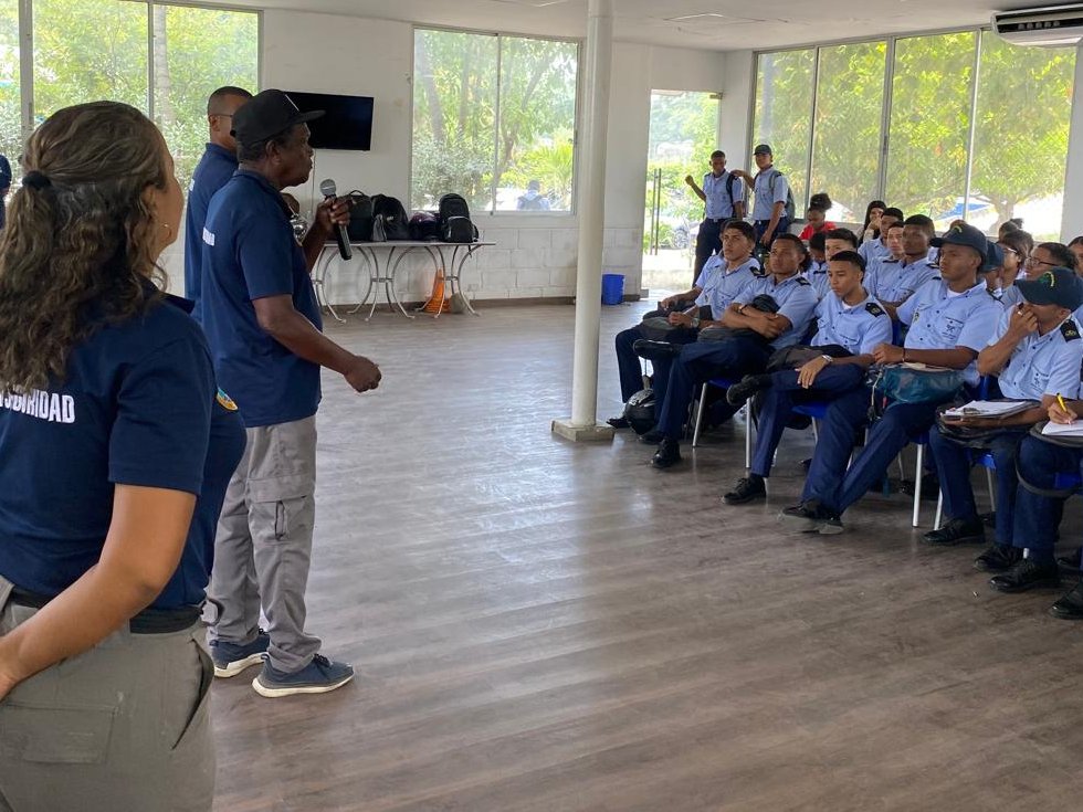#ConDignidadCumplimos ||🙌150 aprendices participaron en el Taller de Convivencia Ciudadana del Centro Náutico <a href="/SENAenBolivar/">SENA Bolívar Oficial</a>, con apoyo de <a href="/distrisegctg/">Distriseguridad</a> y <a href="/PoliciaColombia/">Policía de Colombia</a>.
Se abordaron temas de resolución de conflictos, cultura ciudadana y compromiso ambiental.🌱#CampeSENA