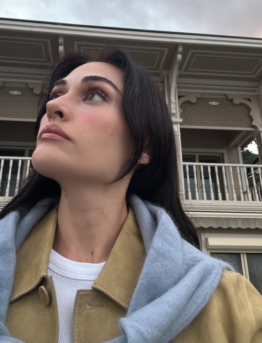 no context esra bilgiç (@nocontextesrab) on Twitter photo 