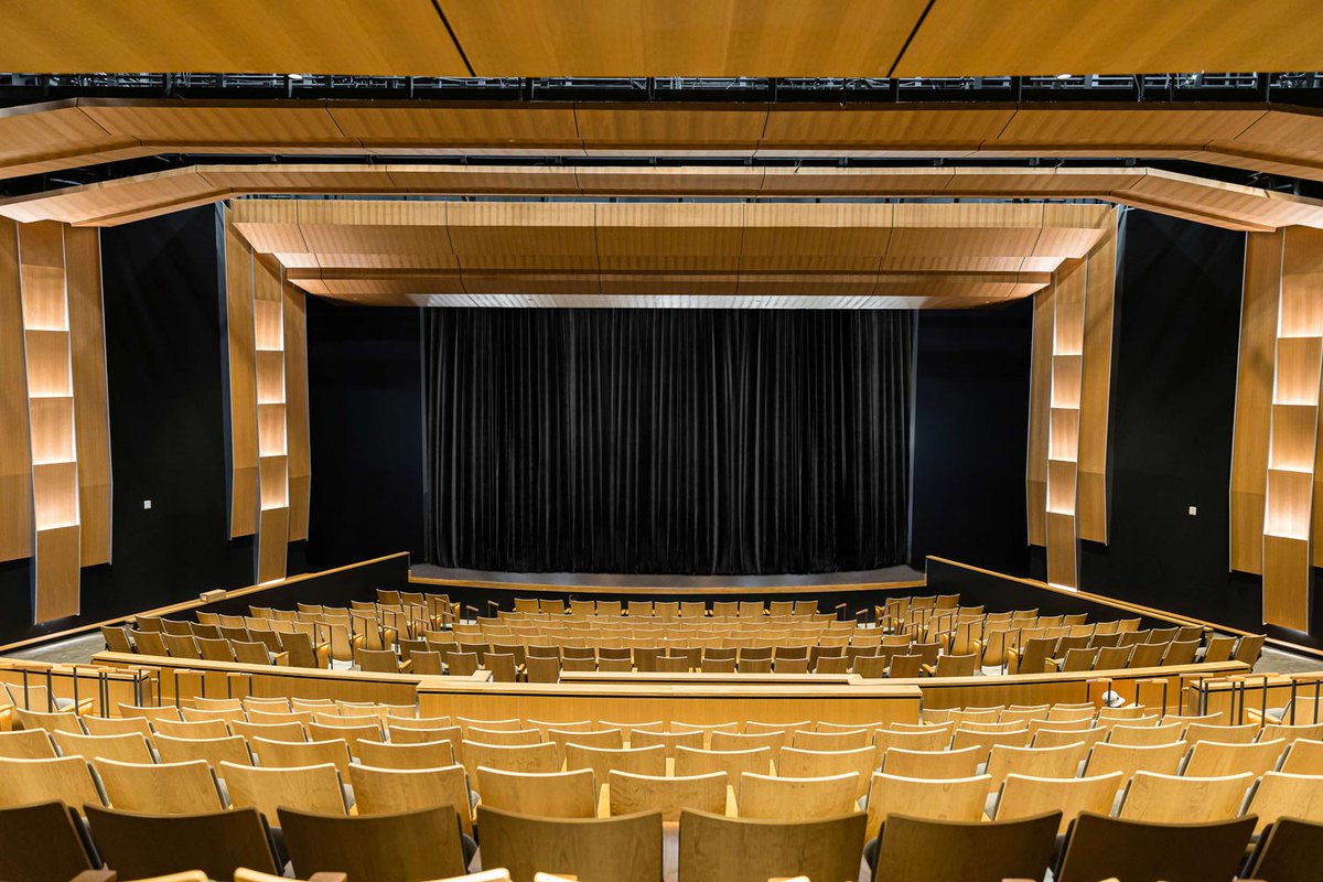 Check out the 2025-2026 event schedule at the Peggy V. Helmerich Media Arts Center! These events include performances by ORU’s Theatre, Music, Dance, and Media departments with ‘Leveling Up’ being the first one starting Sept. 18-21! For more information: mabeecenter.com/event/mac2526e…