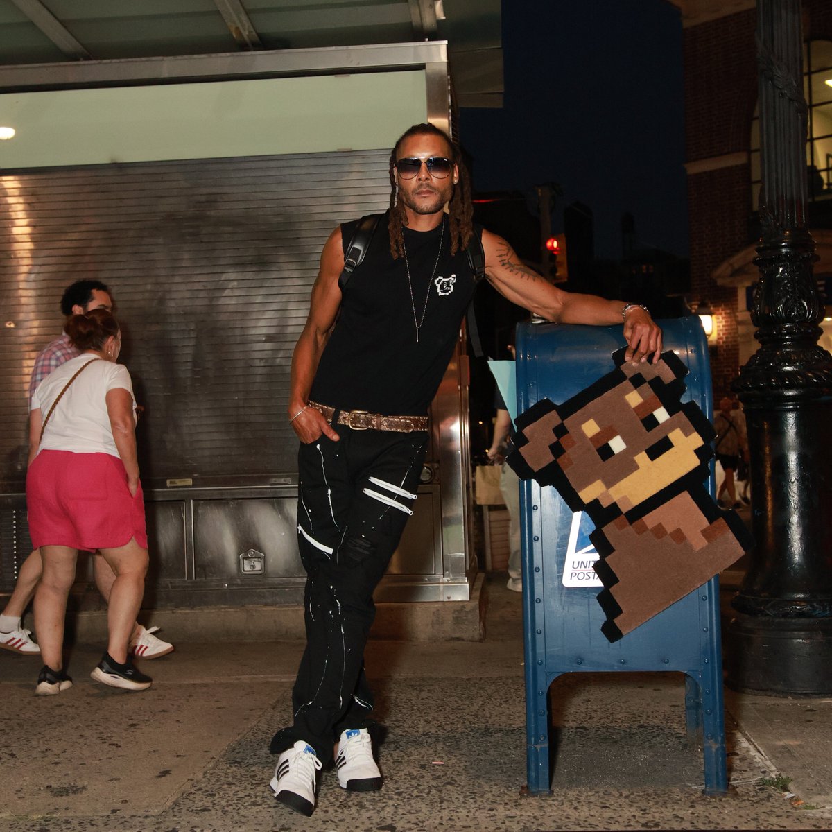 JaeMetaX's tweet image. Photo Shoot Time 

📸🎬📸

The Walking Billboard 
@JaeMetaX + @doginaldogsx 
#garyddplushie + @Shiftdyor 
@richclasdecor