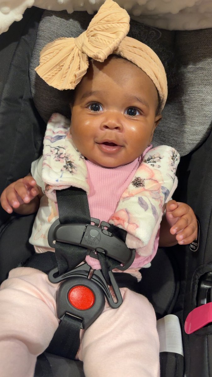 babyoftheyear.org/2025/emerie-fb…