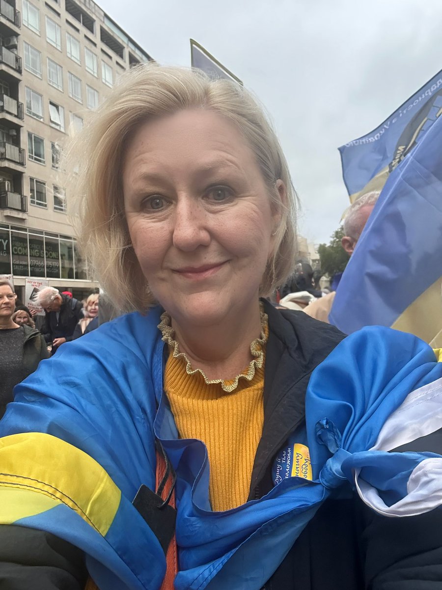 allyc375's tweet image. I did the whole  #StopTrumpProtest march despite being mid arthritis flare up. Many of us kept the reputation of the over 50s up.  Now I am in horrible pain but it was worth it. The younger ones however…🇬🇧👍