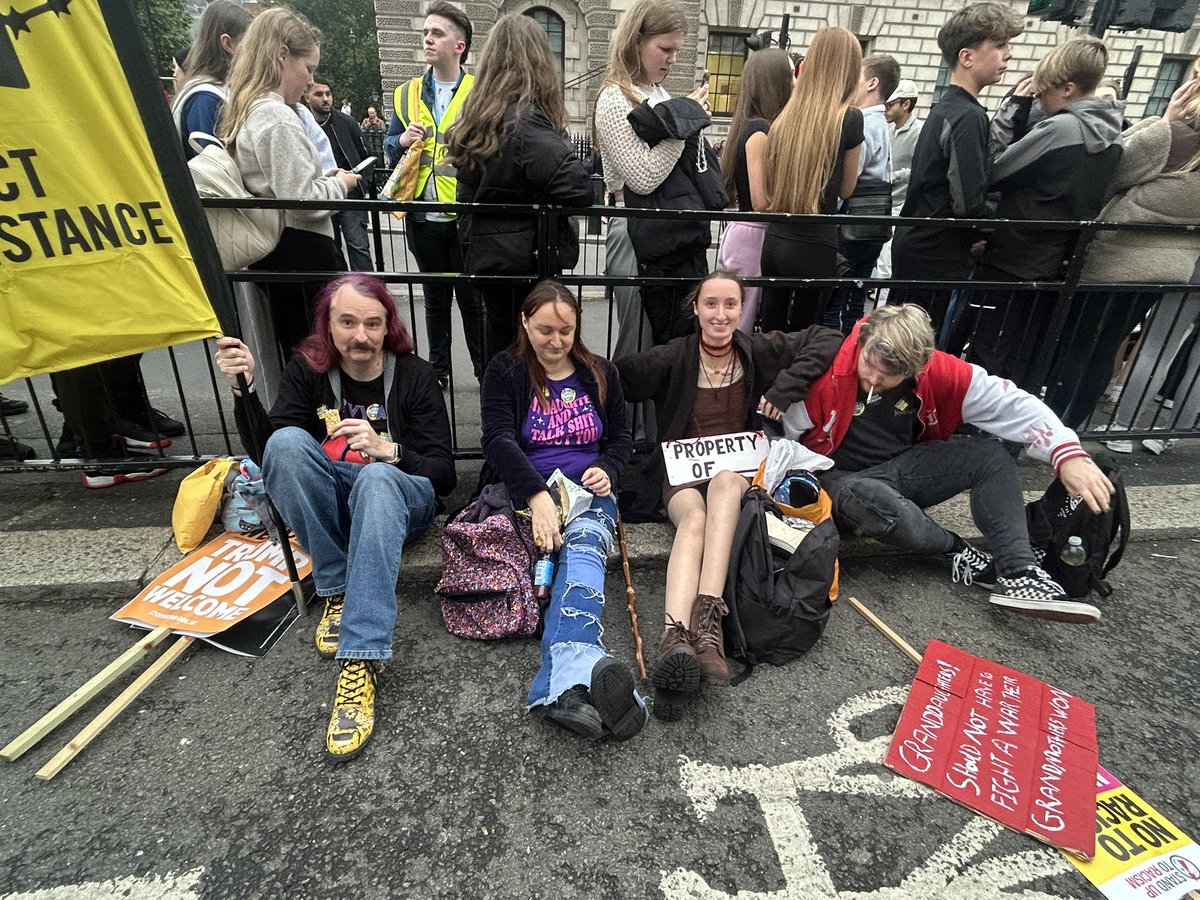 allyc375's tweet image. I did the whole  #StopTrumpProtest march despite being mid arthritis flare up. Many of us kept the reputation of the over 50s up.  Now I am in horrible pain but it was worth it. The younger ones however…🇬🇧👍