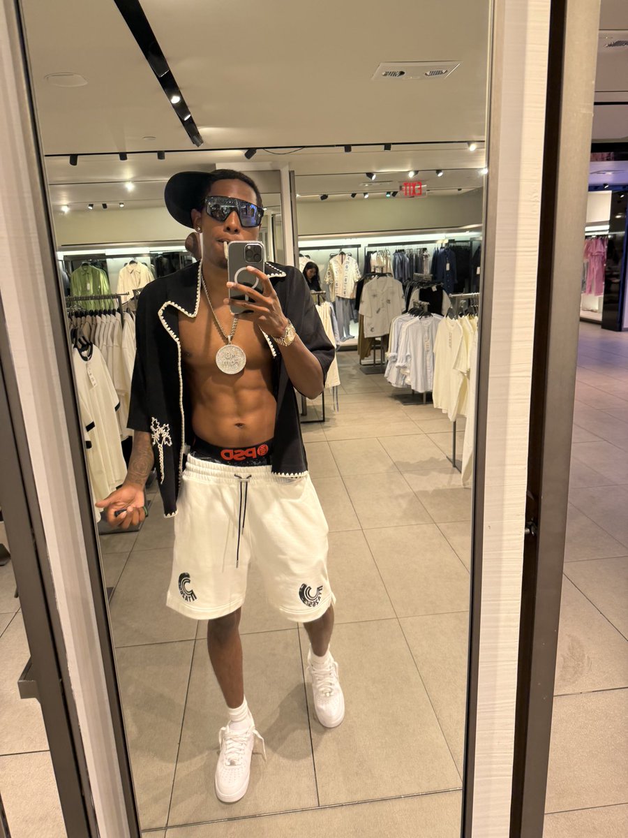 FutureDinero's tweet photo. 💪🏽🏋️‍♂️ https://t.co/zfCtIDehYy