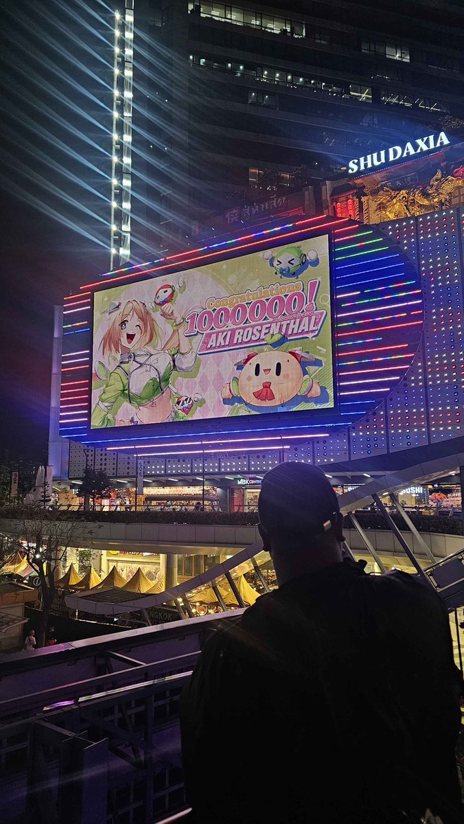 Jimmy WeebShooterððžð§ââïžð®ð± (@gunweebjimmy) on Twitter photo ããã³ã³ã¯ã®å€ã«ã¢ãã¡ãããð
çããïŒ
ãã³ã³ã¯ã®MBKã»ã³ã¿ãŒã«ããã¢ãã¡ããã®ãã«ããŒãã¯ãä»é±éææ¥ïŒ18æ¥ïŒãŸã§äžæ ãããŠããŸãïŒ
ããã¿ã€ã«ããã£ãããæ¹ã¯ããã²ç«ã¡å¯ã£ãŠèŠãŠãã ããâŒïžðâ€ïž
#ã¢ãã㌠#ããŒé #RoseThai #AkiroseInBkk #HolofansTH #holocheer ããã³ã³ã¯ã®å€ã«ã¢ãã¡ãããð
çããïŒ
ãã³ã³ã¯ã®MBKã»ã³ã¿ãŒã«ããã¢ãã¡ããã®ãã«ããŒãã¯ãä»é±éææ¥ïŒ18æ¥ïŒãŸã§äžæ ãããŠããŸãïŒ
ããã¿ã€ã«ããã£ãããæ¹ã¯ããã²ç«ã¡å¯ã£ãŠèŠãŠãã ããâŒïžðâ€ïž
#ã¢ãã㌠#ããŒé #RoseThai #AkiroseInBkk #HolofansTH #holocheer