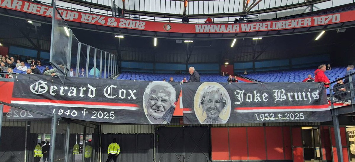 indiaan1908's tweet image. Naast elkaar.

Rust Zacht Gérard &amp;amp; Joke 🙏🏼