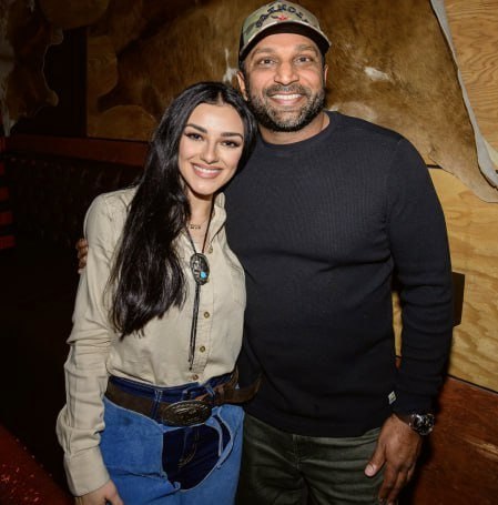 WakeUpPatriott's tweet image. 🚨BREAKING: The Patel family is under attack by radical Democrats!
Give me a Thumbs-Up👍, if you stand with Kash Patel's family!