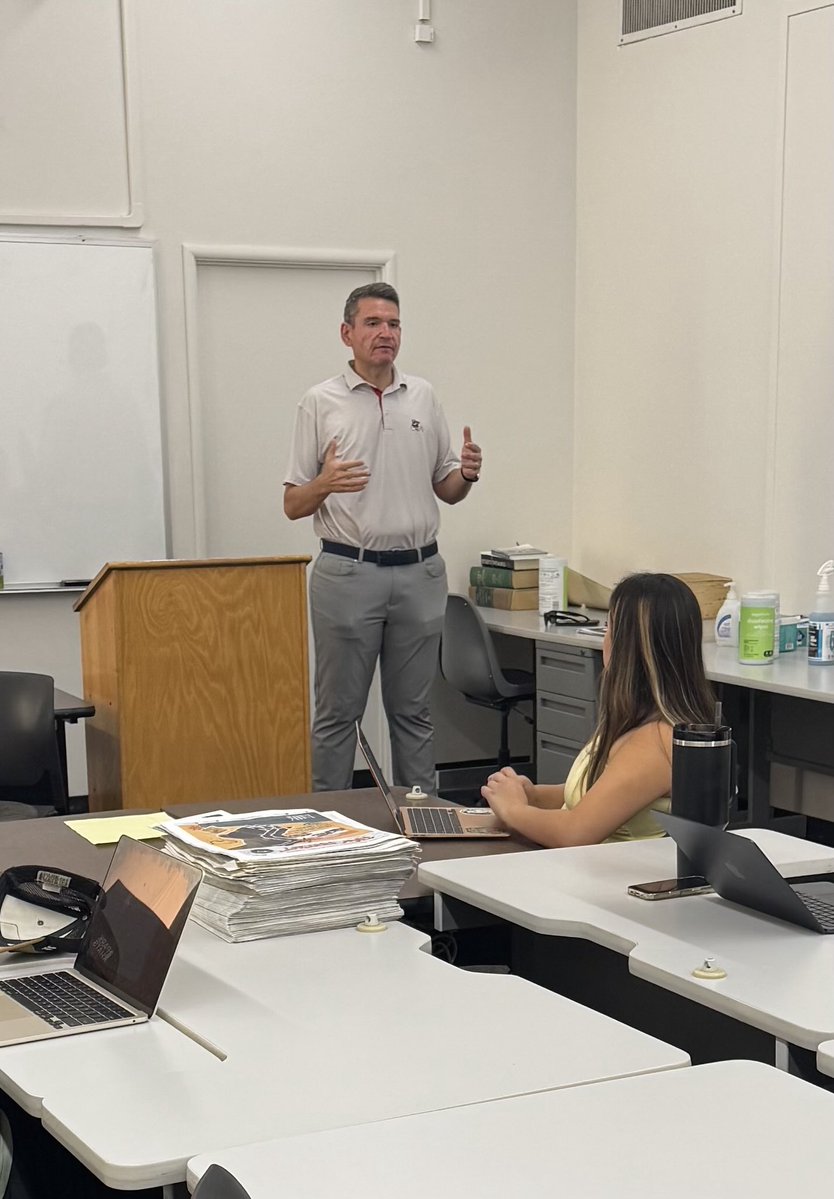 Jim Boren (@jboren4507) on Twitter photo Fresno State Athletic Director Garrett Klassy spoke to my Sports Journalism class today. <a href="/Fresno_State/">Fresno State</a> <a href="/FSAthletics/">Fresno State Bulldogs</a> Fresno State Athletic Director Garrett Klassy spoke to my Sports Journalism class today. <a href="/Fresno_State/">Fresno State</a> <a href="/FSAthletics/">Fresno State Bulldogs</a>