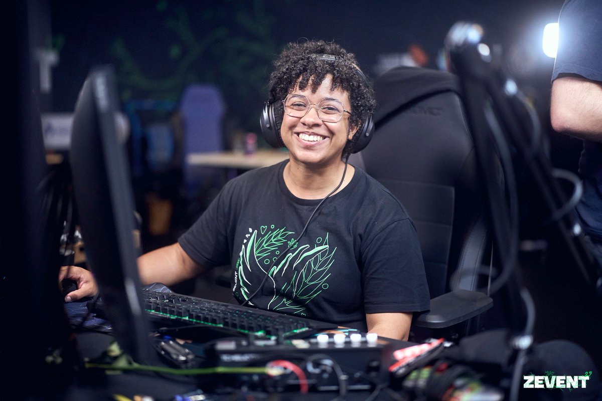 Du Warhammer 40k et un vieux 5D Mark I (et Roman)

Merci <a href="/AlphaCastFR/">AlphaCast</a> de m'avoir ramené 20 - 25 ans en arrière et fait vivre la partie de Warhammer 40k la plus épique de ma vie 🔥 (avec un chat twitch de pro player à n'en pas douter)
#zevent 

📸 4ème photo par <a href="/PakuPakuRu/">Paku/Lou 📷</a> ❤️