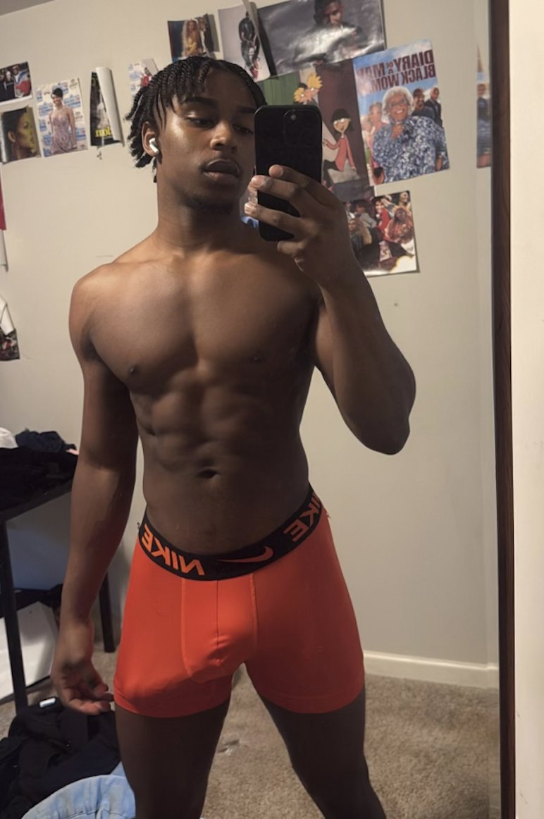 DeandreMagical's tweet photo. Just write "hi" below to unlock my nudyz stash https://t.co/9BVTgTOsO2
