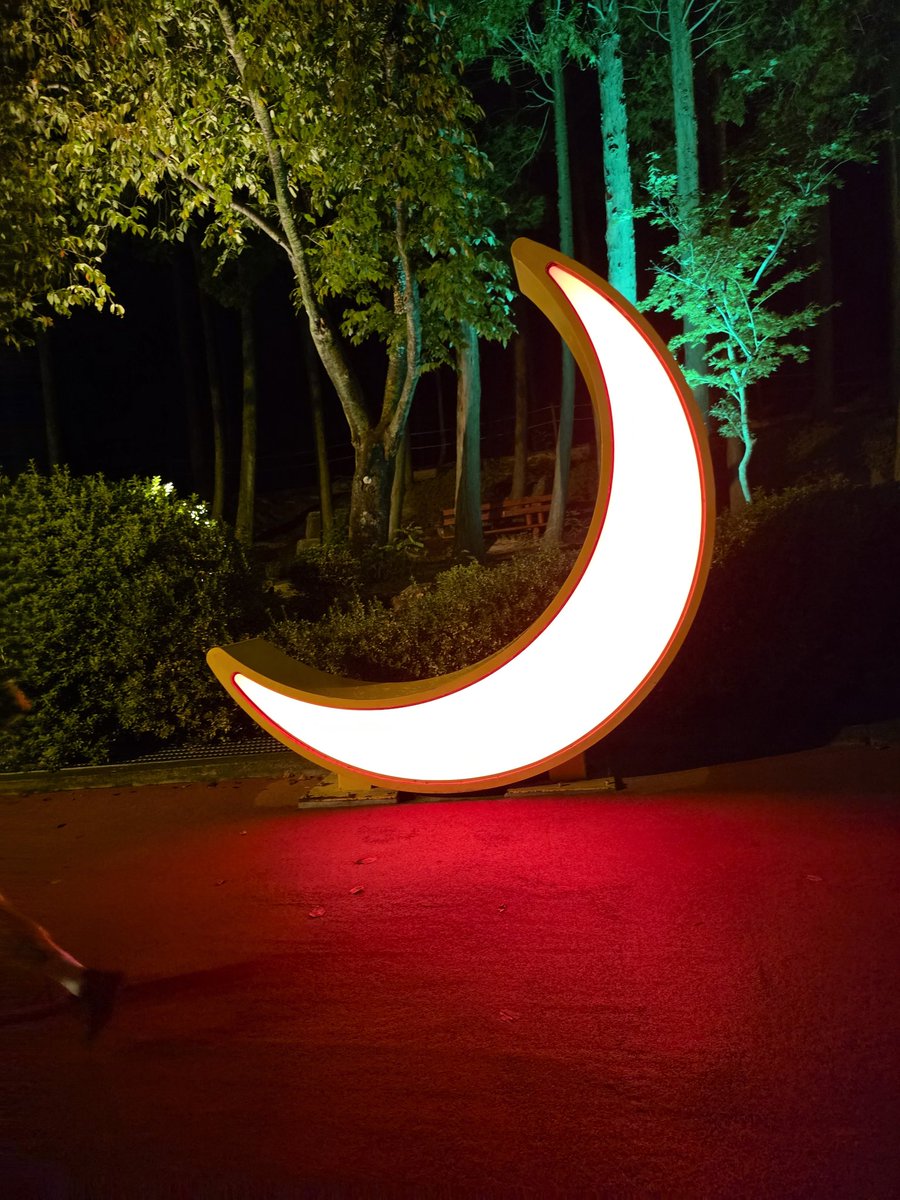 달 땜시 좋아하는 곳..
달을 보신 모든 분들행복하시길요..
아스트로가 제일 행복하자!!

#문빈 #MOONBIN 
#아스트로 #ASTRO 
#행복하자