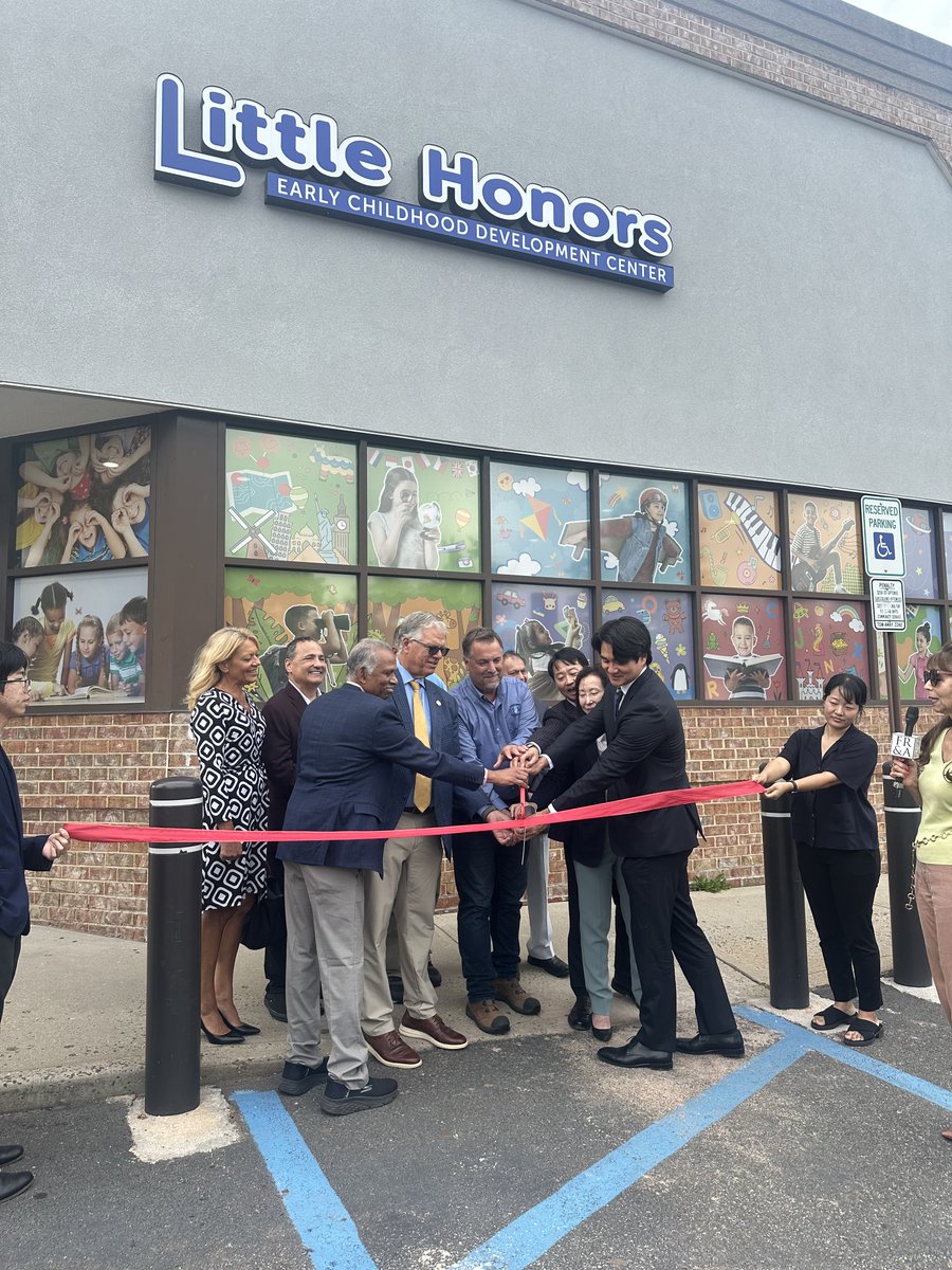 JoeDanielsen17's tweet photo. I was honored to be able to attend the Ribbon Cutting of Little Honors Early Childhood Development Center and bestow them with a citation welcoming them to Franklin Township. #alwaysatyourservice #njld17 https://t.co/wkhoDu0jLR