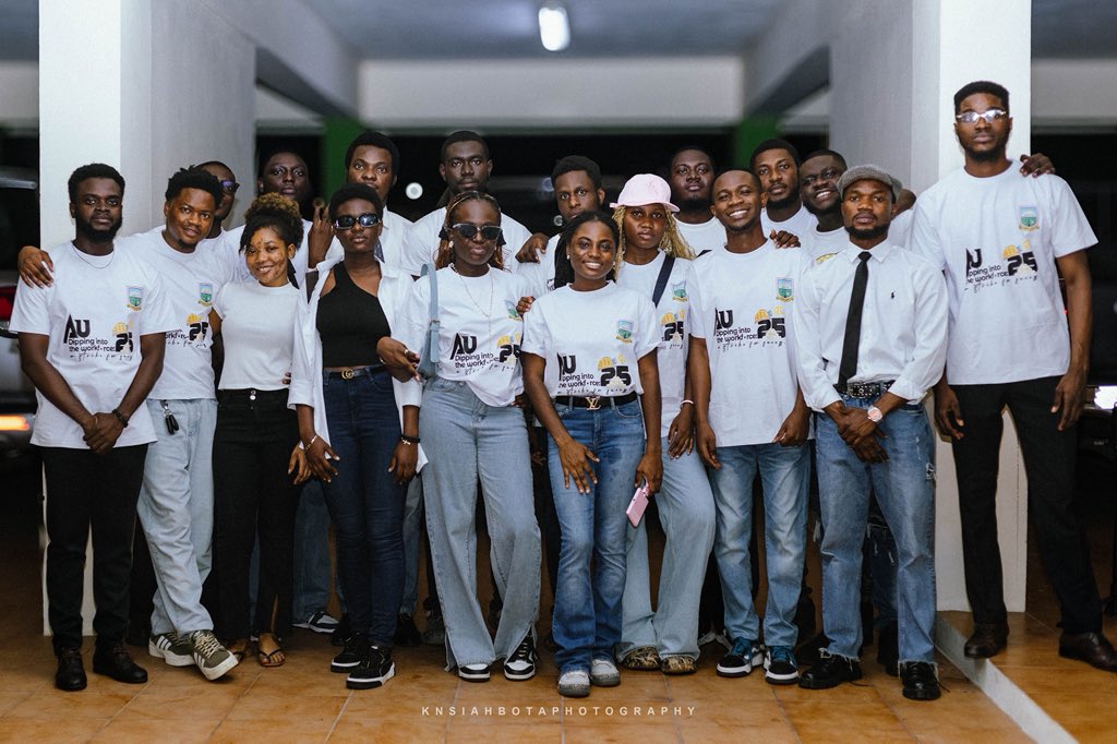 Akosua_Adeyemi's tweet photo. A week old Graduand of Geological Engineering, Class of 2025 🤭❤️🪨⚒️
So this is the life after school?? Or there’s another one 😂😭ey
#firstdegree #graduand #Geology https://t.co/iIGEoa8lak