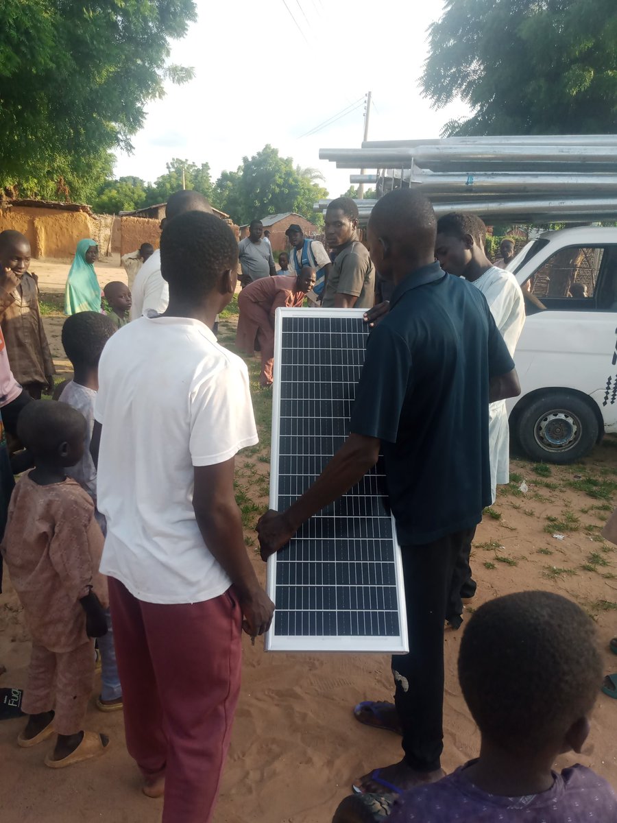 DDarazo18855's tweet image. ⚡🌍 Light has arrived!
Usman Ya’u Shehu has delivered Solar Light to the communities of Kwankiyal, Wahu, Papa, and Lanzai.
His representatives also shared the message of goodwill with every town!

👉 This is not just a promise, it is action fulfilled!
#SolarLight  @Usman_Yau_78