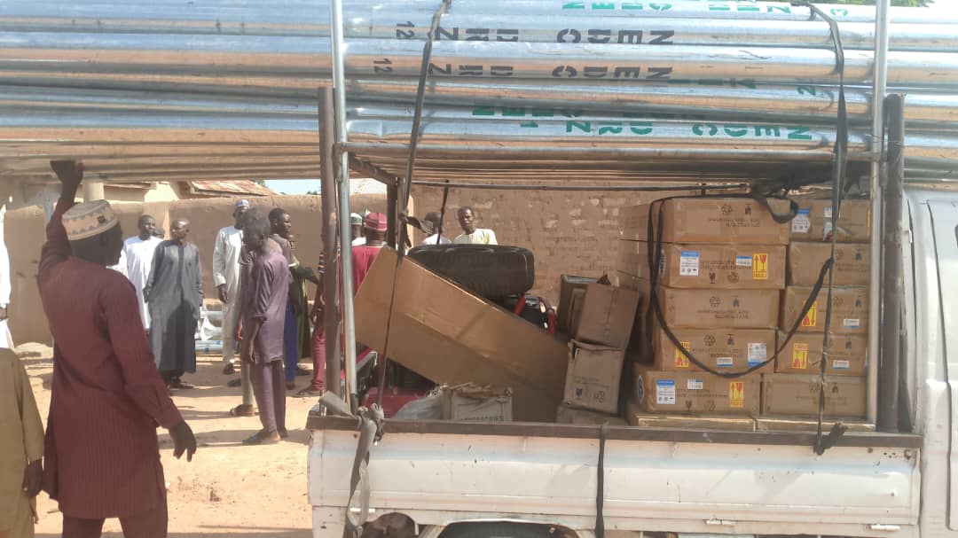 DDarazo18855's tweet image. ⚡🌍 Light has arrived!
Usman Ya’u Shehu has delivered Solar Light to the communities of Kwankiyal, Wahu, Papa, and Lanzai.
His representatives also shared the message of goodwill with every town!

👉 This is not just a promise, it is action fulfilled!
#SolarLight  @Usman_Yau_78