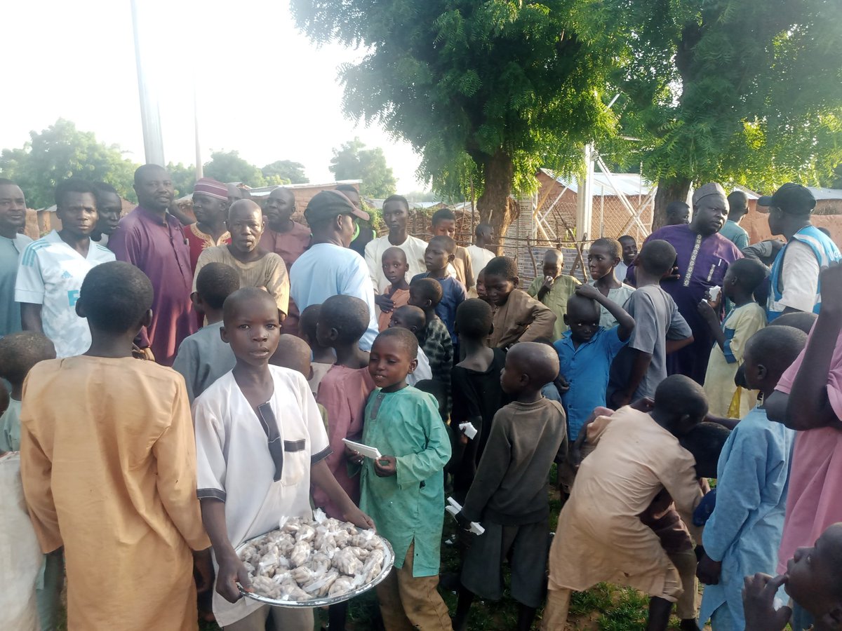 DDarazo18855's tweet image. ⚡🌍 Light has arrived!
Usman Ya’u Shehu has delivered Solar Light to the communities of Kwankiyal, Wahu, Papa, and Lanzai.
His representatives also shared the message of goodwill with every town!

👉 This is not just a promise, it is action fulfilled!
#SolarLight  @Usman_Yau_78