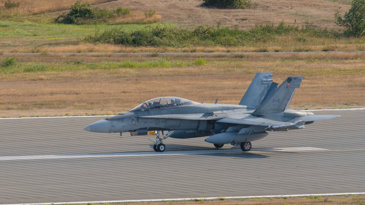 Du 11 au 15 sept, l’Escadron 410 s’est déployé à la BFC Comox pour #FOXFRENZY25. Des vols quotidiens de CF-18 ont soutenu le cours de pilote de chasse et l’entraînement à la préparation. #FAC #EntraînementFAC 📸 : Mat 1 Brendan Gibson