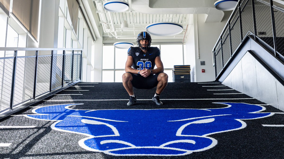 Black threads for <a href="/UBFootball/">UB Football</a> this week.

#uniswag