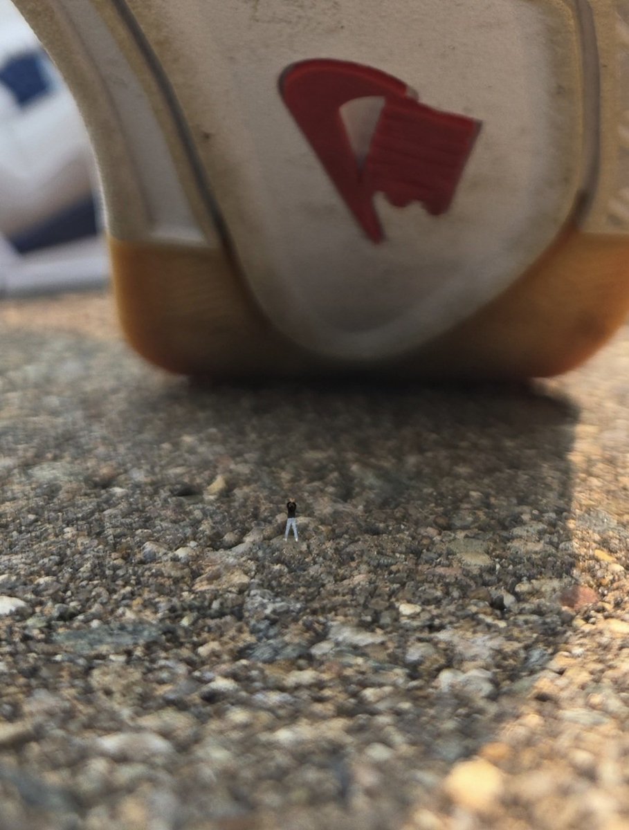 Marcus was trying to call his friend. The phone just kept ringing and ringing. Marcus had no clue he was close by 🔍

#macro #macrophilia #giant #malegiant #micro #microphilia #shrunk #shrinking #giantandtiny #sizetwitter #findom #cashmaster #cashpig #feet #malefeet #footfetish