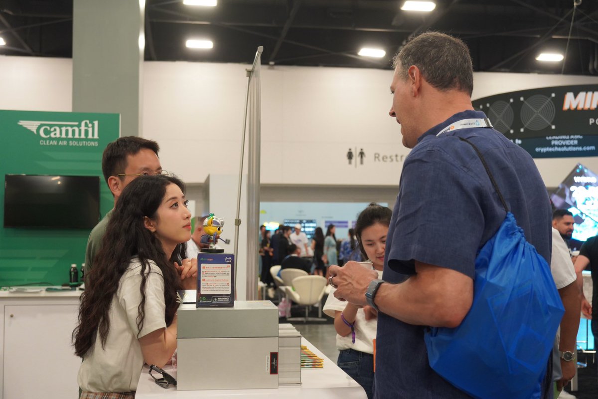 Caihui__yang's tweet image. On the second day of Bitcoin2023 
Looking forward to seeing you 

@bitdeer 

#bitcoin #BitcoinConference2023 #Bitcoinmiami
