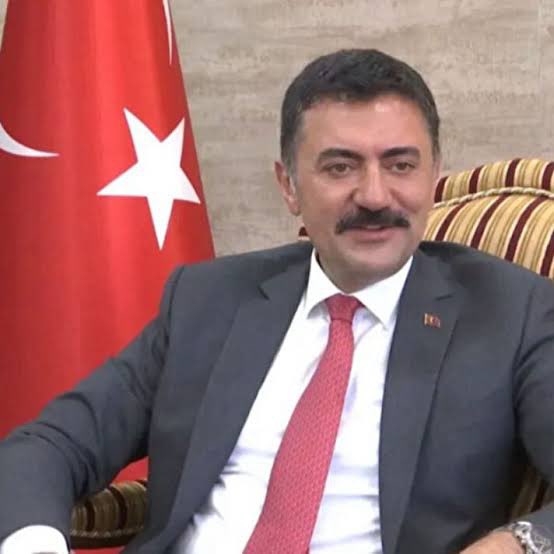 Orkun Özeller’e desteğini açıklayan Bülent Tekbıyıkoğlu, hedef gösterilmeye başlandı. Kamuoyunda büyük yankı uyandıran destek mesajının ardından Tekbıyıkoğlu’na yönelik saldırılar artarken, “bürokratlara baskı” tartışması yeniden gündemde.
-Türk’e Taraf Haber