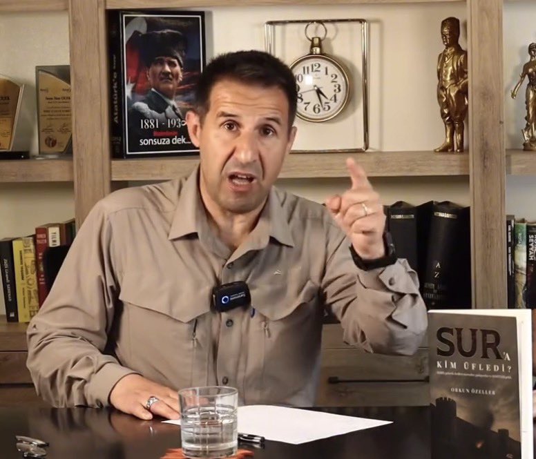 Tarih yazacak elbet, 353 yıl mahkumiyet almış vatan haini teröristlerin cezaevlerinden serbest bırakılıp, Güneydoğu'da pkklı teröristlerle mücadele eden kahraman Orkun Özeller komutanımızın cezaevine atıldığı bugünleri de yazacak..