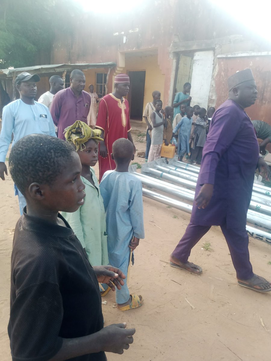 DDarazo18855's tweet image. Wahu is the largest town in Darazo LGA, once had only one broken solar light. Today, by the effort of Usman Ya’u Shehu they now have 20 working solar lights This is true leadership — service without holding any government office #LeadershipByExample #CommunityFirst
@Usman_Yau_78