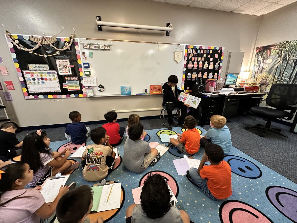 CISD_Libraries's tweet image. Everyone enjoys time to read, from elementary to high school and even Dr. Landry! #readforabetterlife @ConroeISD