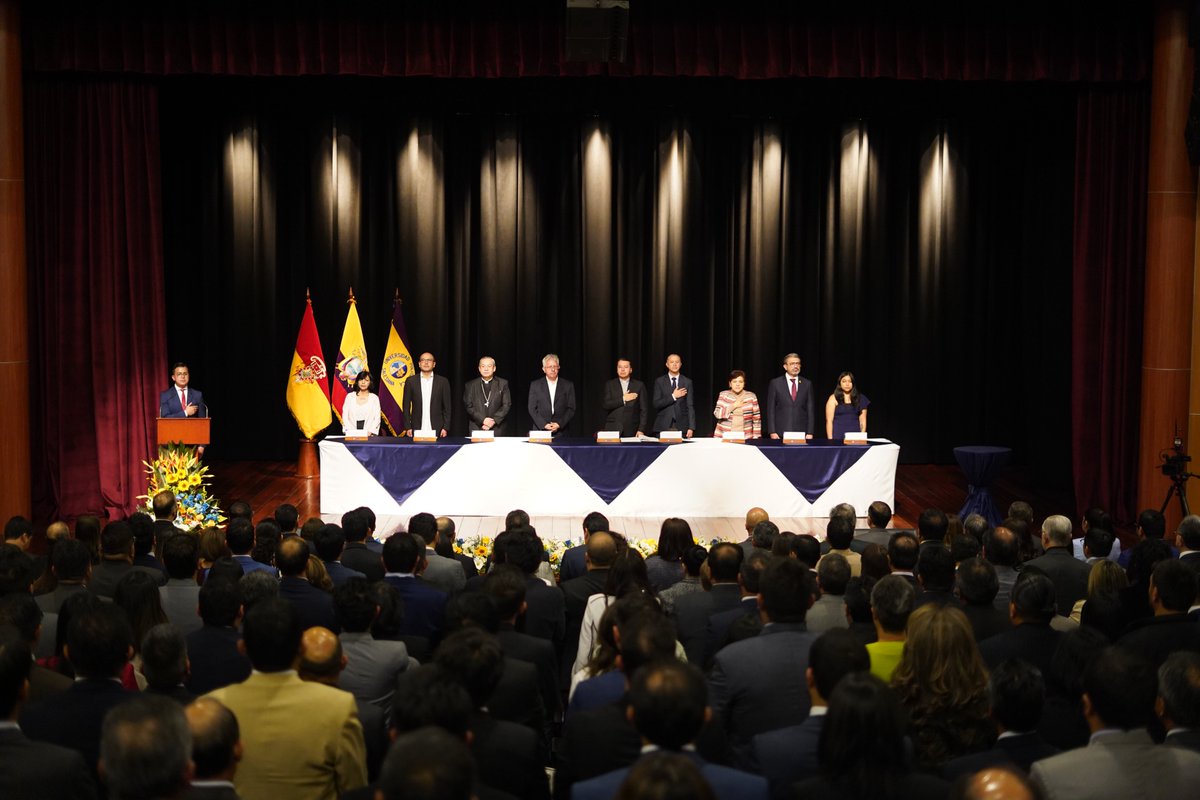 upsalesianaec's tweet image. 👤 ¡Un nuevo capítulo lleno de fe, servicio y liderazgo comienza! 

📰Es un honor anunciar la posesión del P. Juan Cárdenas como #Rector de la #UPS para el período 2025-2030. La ceremonia se celebró en la sede #Cuenca, con la presencia de autoridades académicas, gubernamentales e…