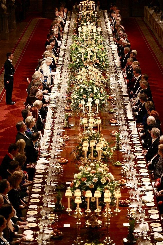 mamboitaliano__'s tweet photo. Completely in love with the State Banquet aesthetics 🇬🇧 https://t.co/xtbbgoaOmM
