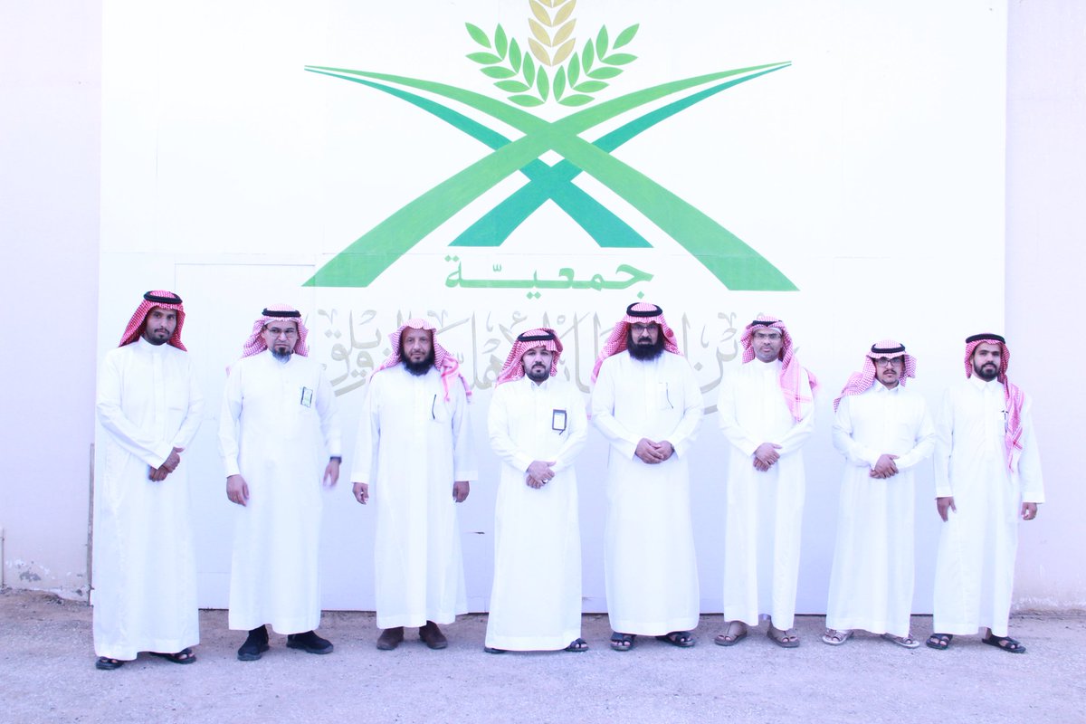 omr3921155's tweet photo. حيث استمع لشرح مفصل عن برامج الجمعية وانجازاتها خلال سنة 2024 ومشاريعها المستقبلية قدمها المدير التنفيذي للجمعية أ.مساعد اهلال المرواني  وقد أبدى أ. ياسر  إعجابه بما رآه من عمل وانجازات مشيداً بالدور الذي تقدمه الجمعية في خدمة المستفيدين  وتطبيق الحوكمة الفعالة .
#بريدة #الفويلق https://t.co/Dfxs7ZcYGx