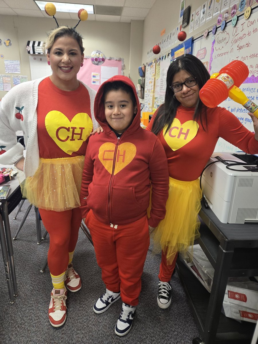 Day 3 of our Hispanic Heritage Month Spirit Week: Dress like a famous Hispanic figure! #SomosAlief 
 <a href="/AliefISD/">Alief ISD</a> <a href="/BurucaMs/">Roxana Buruca</a> <a href="/landis_es/">Landis Elementary</a>