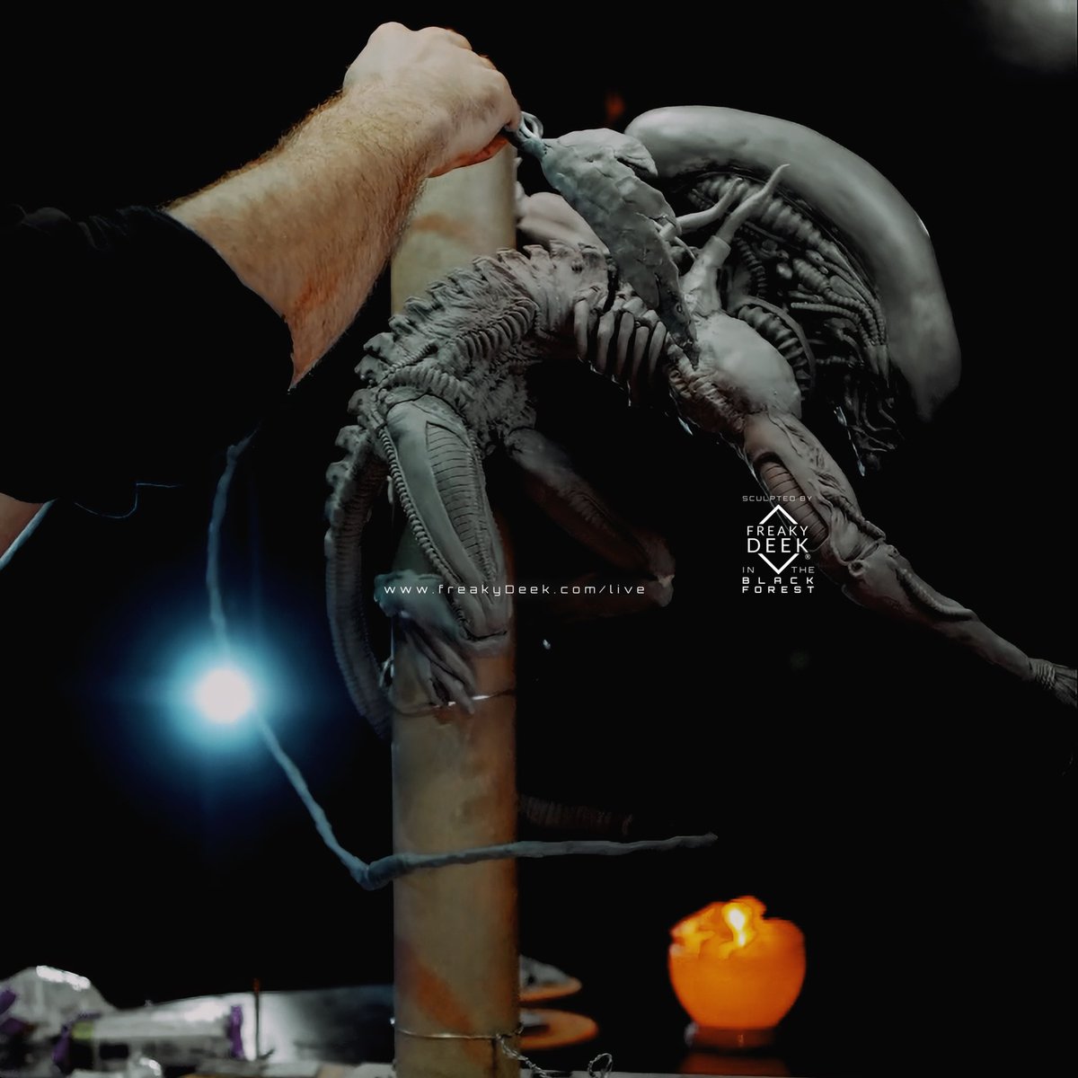 Every stream the Xenomorph gets scarier… and so do my hands.
Come see the progress: twitch.tv/freaky_Deek
#TwitchArt #HorrorLive #ClayMonster #SciFiSculpt #ArtCommunity #AlienXeno