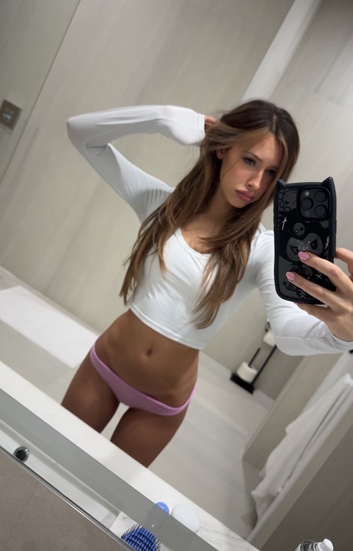 chloe 🧸 tweet media