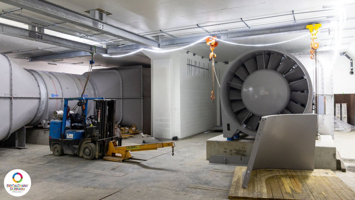 Crews at Arbutus Station are installing 2 ventilation fans.

On the left, silencers have been added to the fan, which reduce noise and connect the fans to the ventilation system. Silencers will later be added to the fan on the right.

Fun fact: each fan weighs about 10 tonnes!
