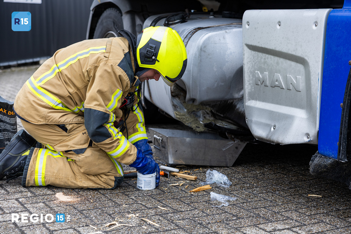 Diesellekkage na mislukte manoeuvre vrachtwagen