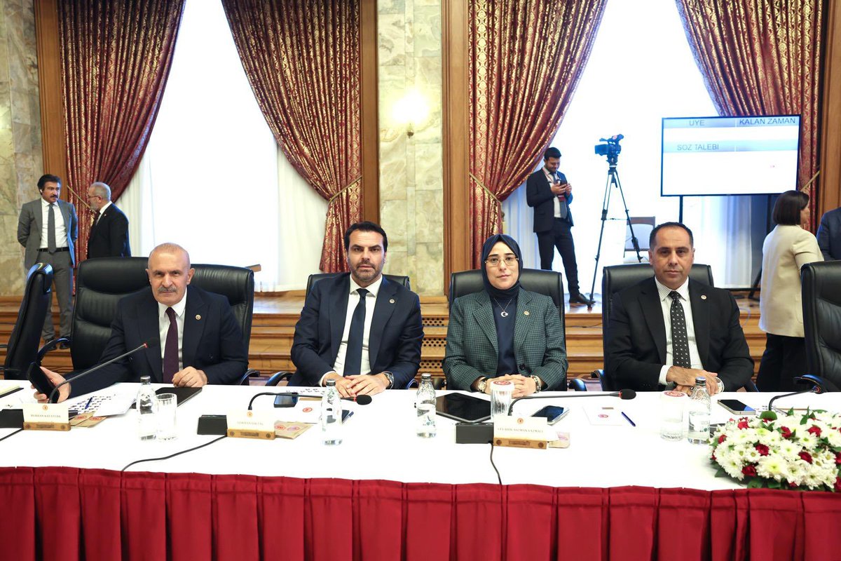 📍TBMM / Millî Dayanışma, Kardeşlik ve Demokrasi Komisyonu

TBMM Başkanımız Sayın Prof. Dr. Numan Kurtulmuş’un Başkanlığında Prof. Dr. Havva Kök Arslan, Prof. Dr. Sevtap Yokuş Veznedaroğlu, Prof. Dr. Ayşe Betül Çelik, Doç. Dr. Çerağ Esra Çuhadar, Üsküp Büyükelçisi Fatih Ulusoy,