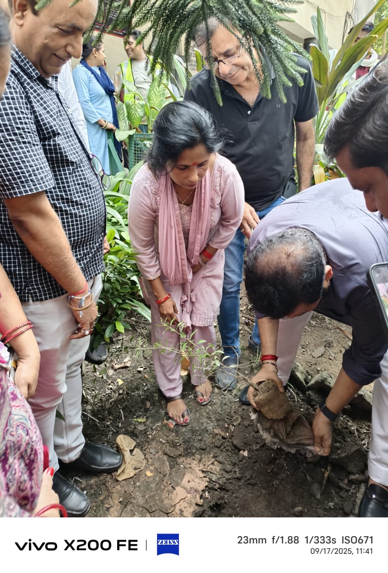 ManishChadhaBJP's tweet image. प्रधानमंत्री श्री @narendramodi जी के 75 में जन्म दिवस के उपलक्ष में आज पर्यावरण को सुंदर व स्वच्छ बनाए रखने के लिए प्रधानमंत्री जी के द्वारा चलाए गए #एक_पेड़_माँ_के_नाम वृक्षारोपण कर स्वच्छता का संदेश दिया।
@BansuriSwaraj