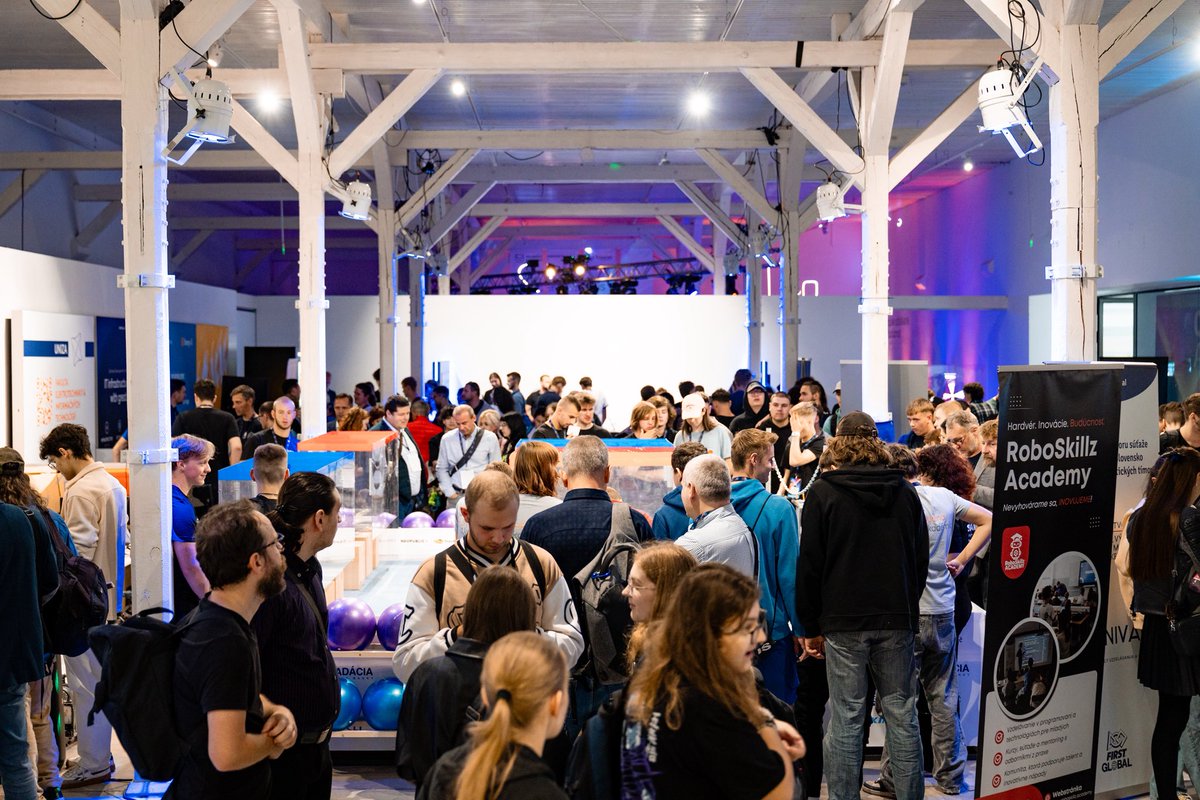 🤖 Humanoid robot Sophia just landed in Košice region and opened SlovakiaTech – the largest tech festival in Slovakia!

Over 120 speakers and dozens of exhibitors are taking the stage. And yes – our region is here too!

The symbol of this year's event is X – a crossroads of