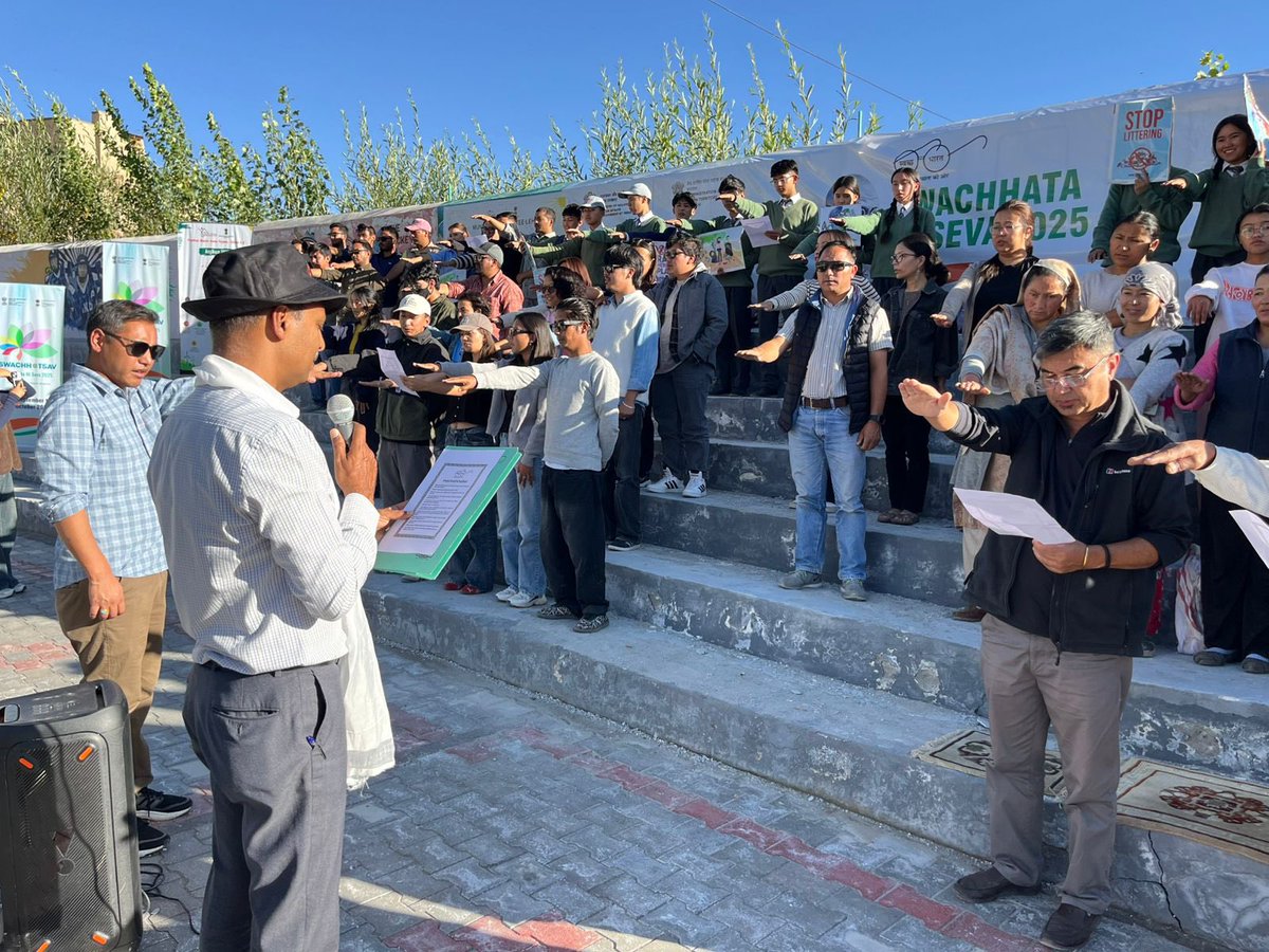 MCL_leh's tweet image. Swachhata Hi Seva 2025 campaign begins with an impactful cleanliness drive at the iconic Karzoo Pond (Zing), Leh.The fortnight-long campaignobserved from September 17 to October 2, 2025, carries the national theme “Swachhotsav” a celebration of cleanliness as a people’s movement.