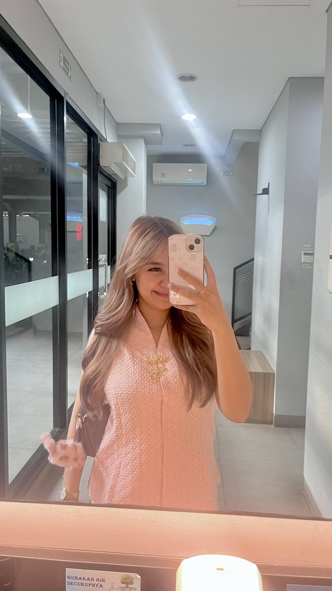 floucilly's tweet photo. kl kata ketrin ‘lu pink bgt cil’ krn semua serba pink 🥹 https://t.co/DE48n1O3Ps
