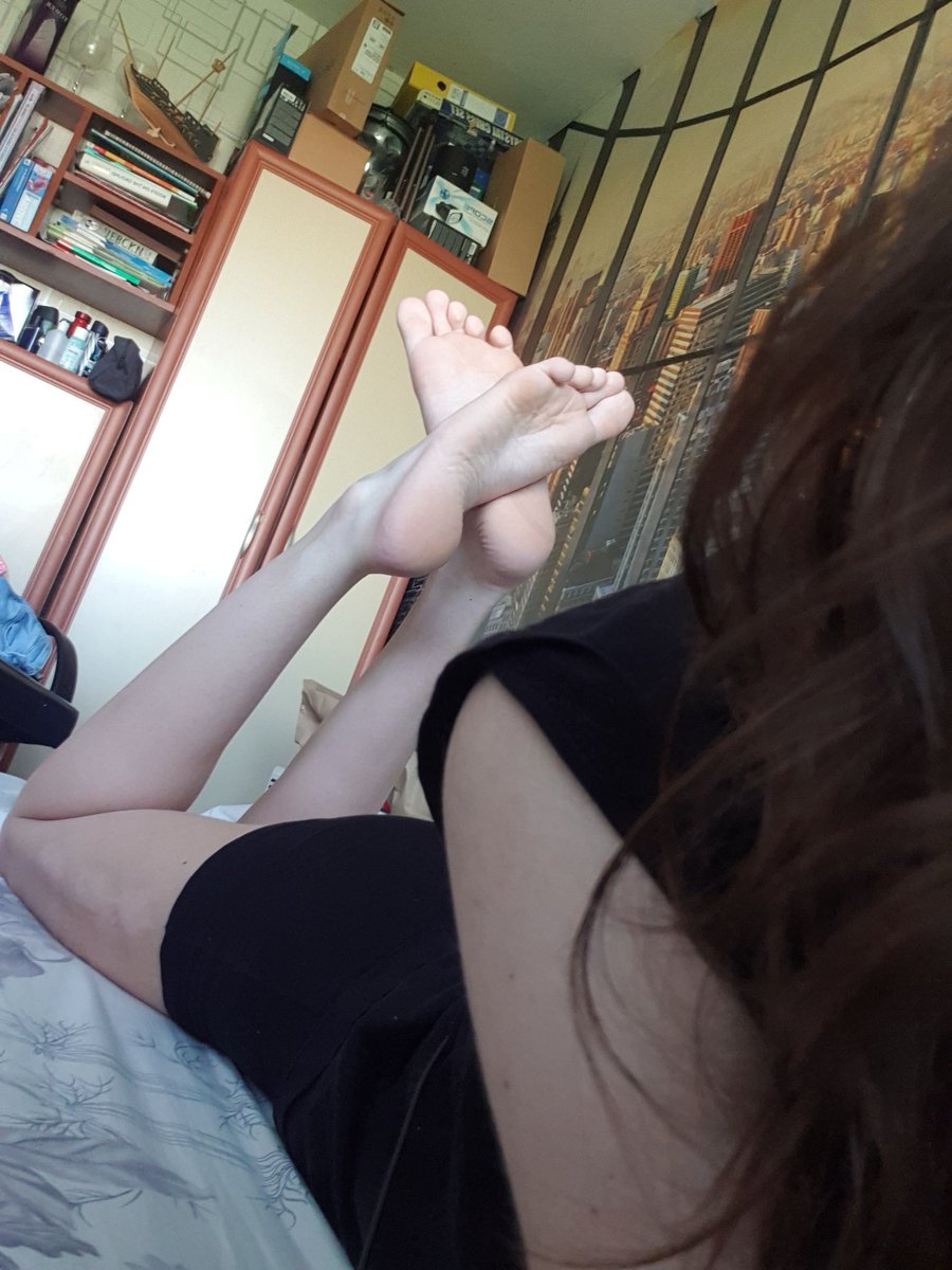 No better way to kick off the day than with a nice pamper of my feet in the morning, don't you think?

#feet #inthepose #soles #toes