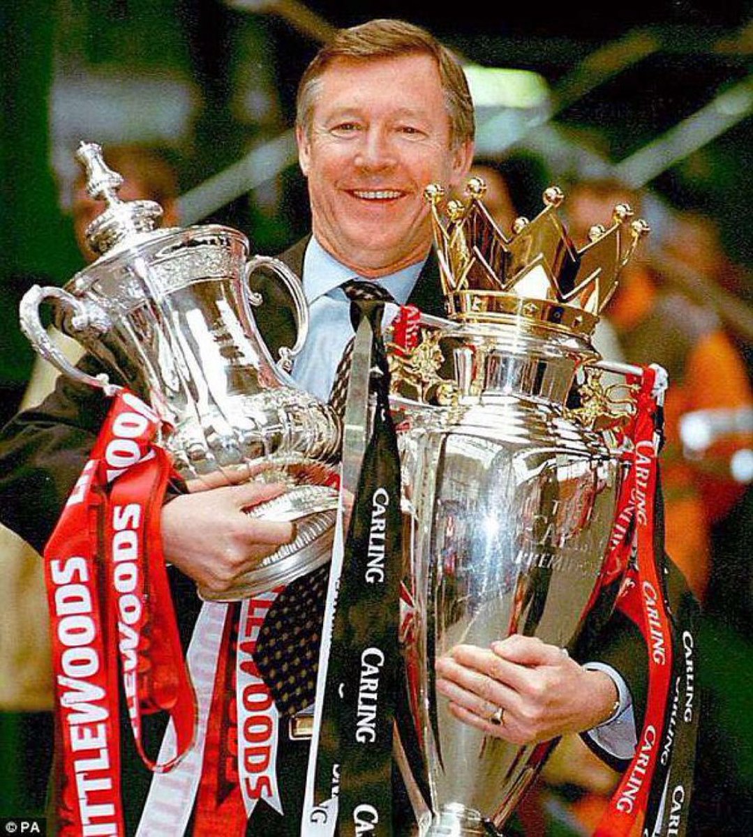 🚨Sir Alex Ferguson’s most used XI by appearances (4-4-2):

GK - Peter Schmeichel 🇩🇰 (398 games)

RB - Gary Neville 🏴󠁧󠁢󠁥󠁮󠁧󠁿 (602 games)
CB - Rio Ferdinand 🏴󠁧󠁢󠁥󠁮󠁧󠁿 (432  games)
CB - Gary Pallister 🏴󠁧󠁢󠁥󠁮󠁧󠁿(416 games)
LB - Denis Irwin 🇮🇪 (516 games)

RM - David Beckham 🏴󠁧󠁢󠁥󠁮󠁧󠁿 (394 games)
CM - Paul
