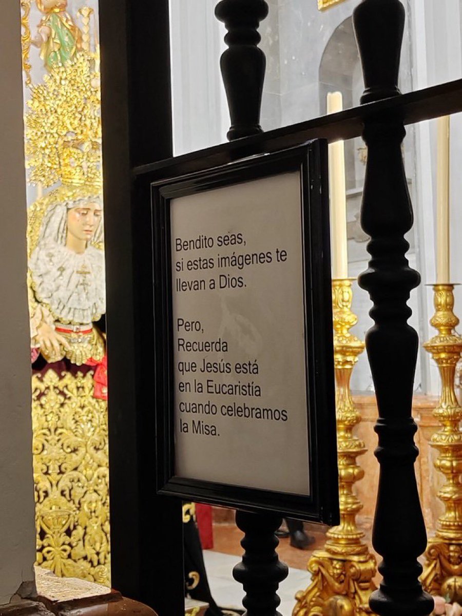 Recuerda que Jesús se hace presente en la Eucaristía.