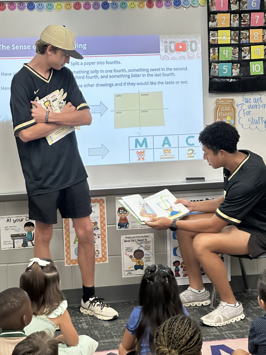 Conroe Baseball and Tiger Diamonds got to read to some
Future Tigers at Read for a Better Life 🐅