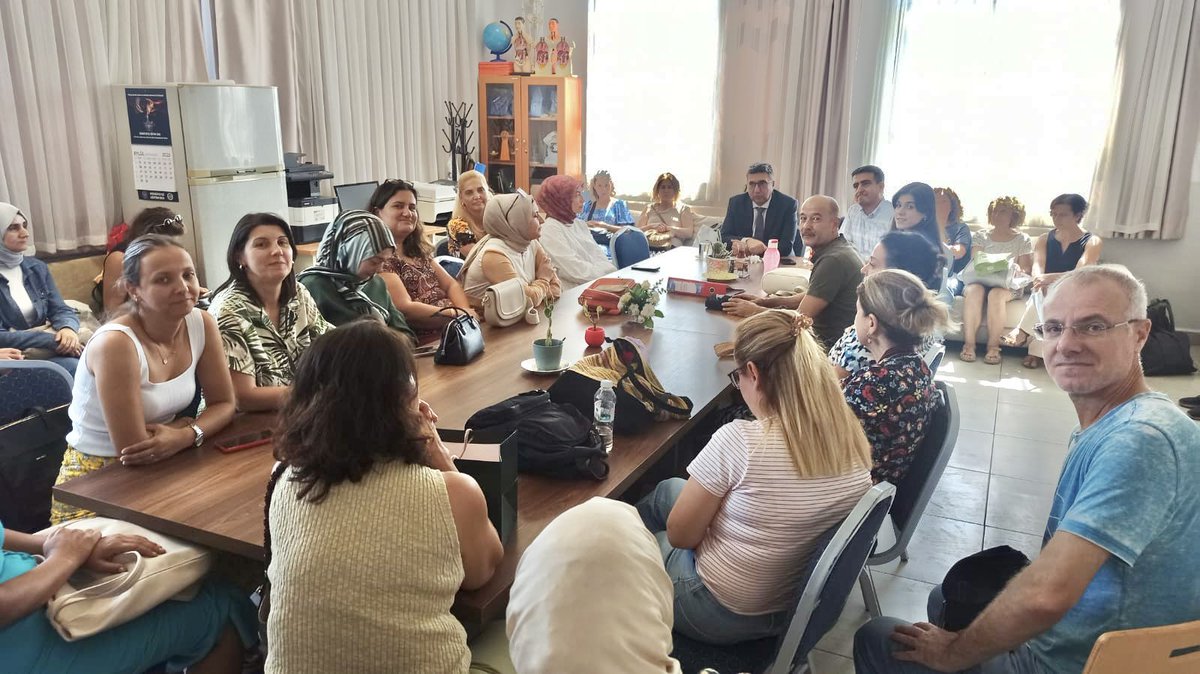 📍Eskiizmir Şehit Yusuf Vural İlkokulu

İlçe Milli Eğitim Müdürümüz Sn. Aydın Yüzbaşıoğlu, okul ziyaretleri kapsamında Eskiizmir Şehit Yusuf Vural İlkokulu’nda öğretmenlerimizle bir araya geldi.

Kıymetli Öğretmenlerimize misafirperverliklerinden dolayı teşekkür ediyoruz.