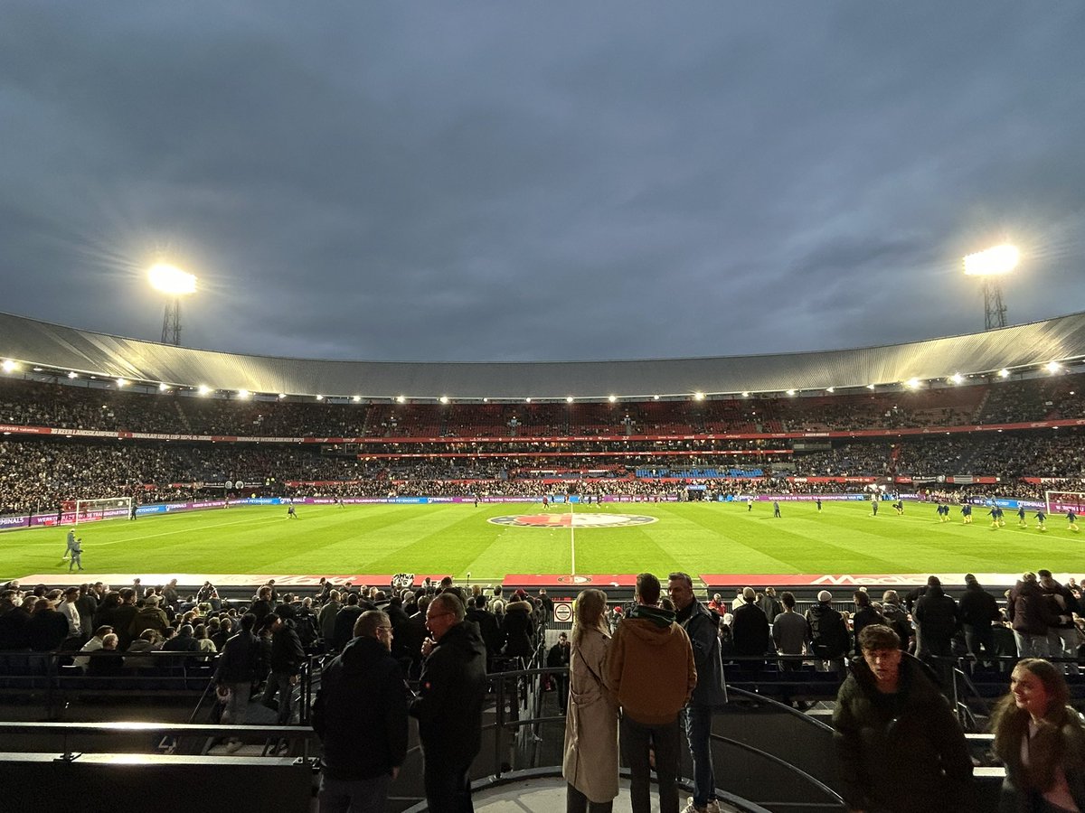 Al drie seizoenen hebben we in De Kuip niet gewonnen van Fortuna. Hoogste tijd dus… Kom op, Faaienooooooort ❤️💪🏻 #FEYfor